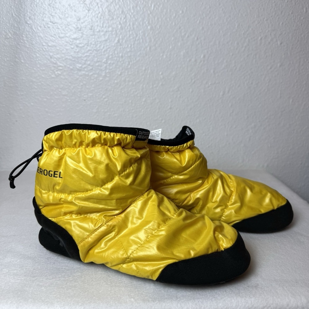 Outdoor Research‎ Tundra Aerogel Socks Medium Yellow Slipper Booties OR Puffer